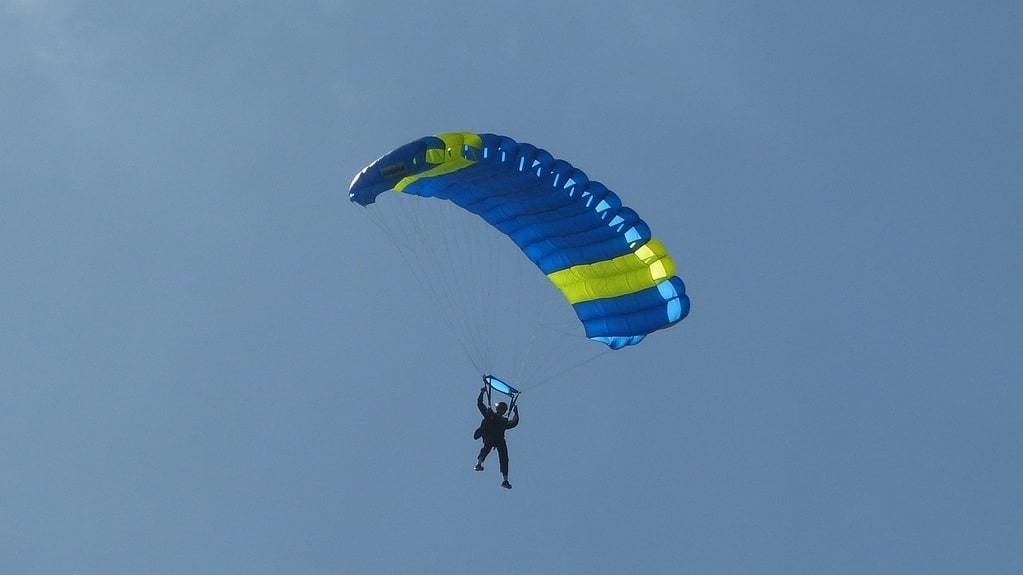 Découvrez le frisson du saut en parachute à Bourges